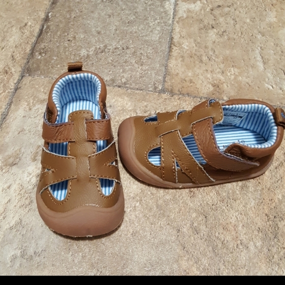 Two pairs baby shoes size 2 and 2W - Picture 2 of 8